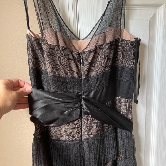 BCBG MAXAZRIA black lace gown - Picture 4 of 8